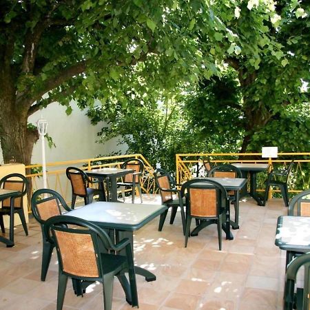 Les Ambassadeurs Logis Hotels Et Restaurant Суйак Экстерьер фото