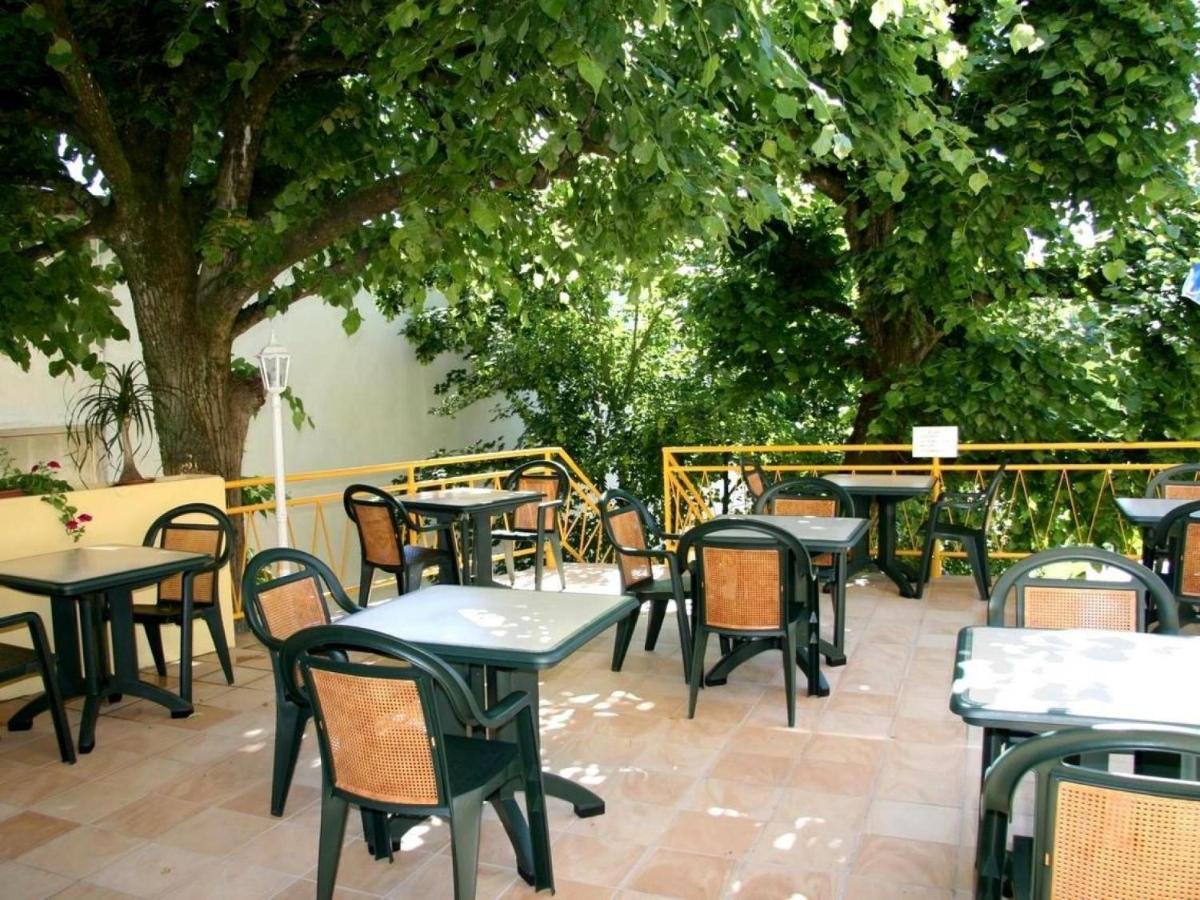 Les Ambassadeurs Logis Hotels Et Restaurant Суйак Экстерьер фото