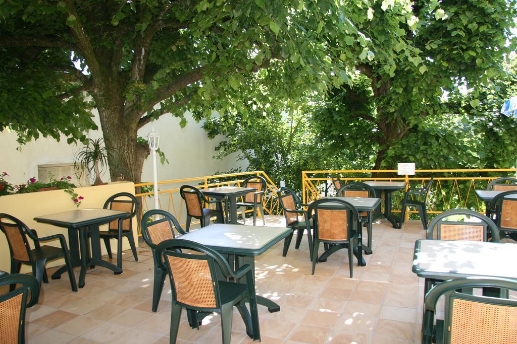 Les Ambassadeurs Logis Hotels Et Restaurant Суйак Экстерьер фото